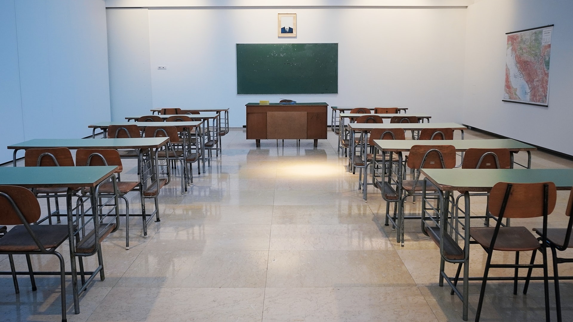 Empty classroom image